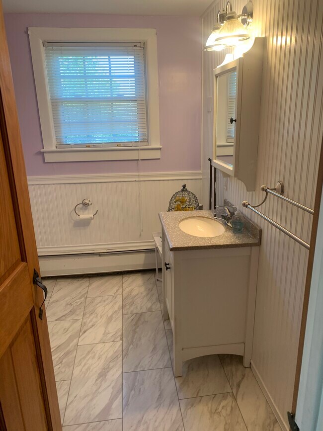 Building Photo - 23 School St