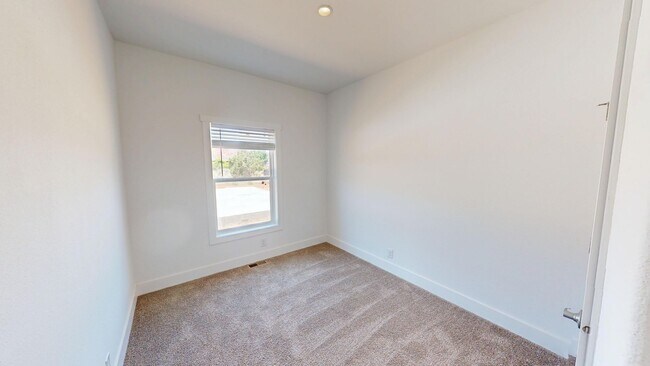 Building Photo - 2070 Starbuck Ln