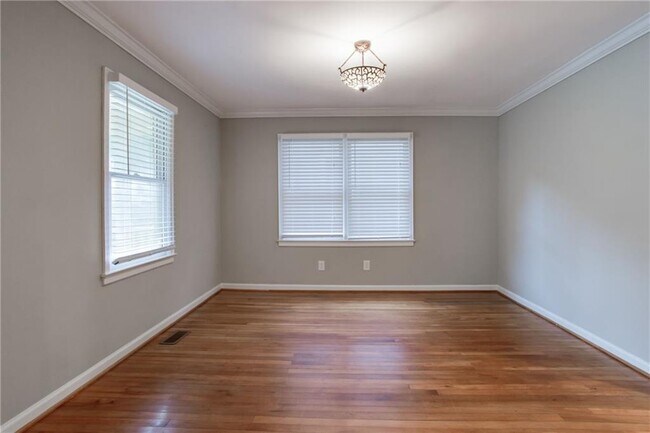 Building Photo - 1640 Belle Isle Cir NE