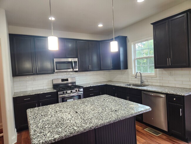 Building Photo - 16613 Rockcrest View Ln