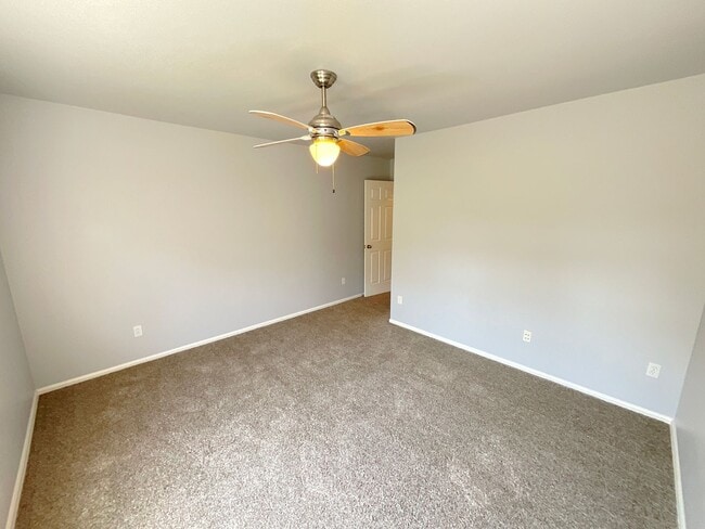 Building Photo - 6 Bedroom Home Available Near North Gate B...