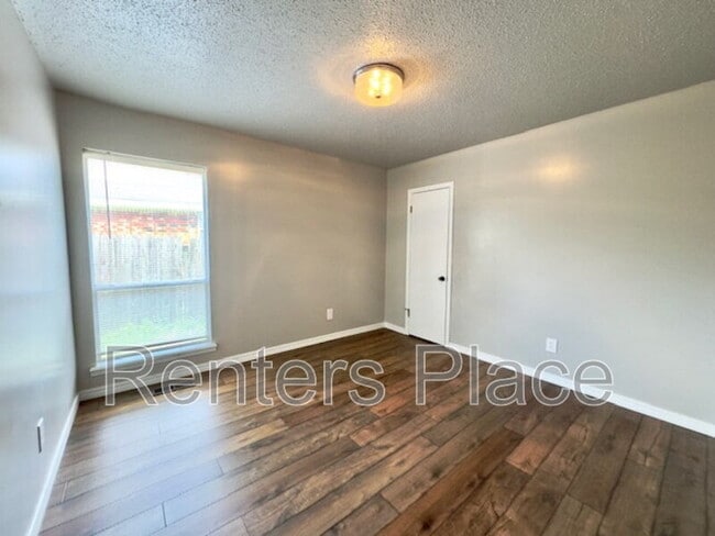 Building Photo - 6304 S 115th E Pl
