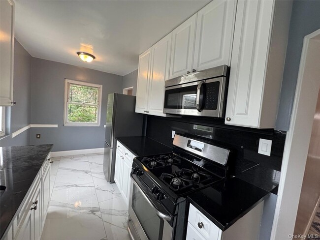 Building Photo - 153-32 77th Ave