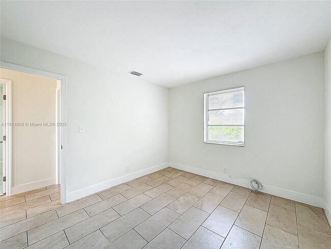 Building Photo - 1379 Seaview