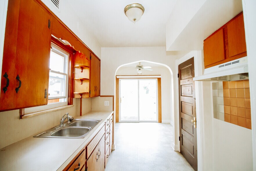 Building Photo - 3342 Jeannette Ave