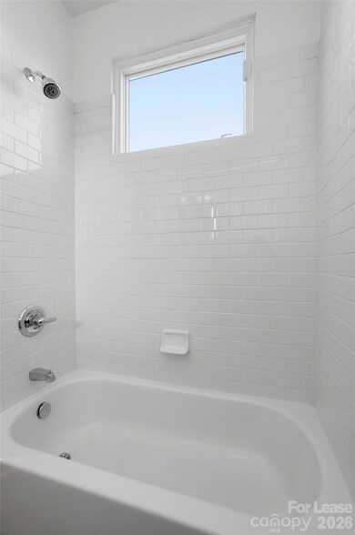 Building Photo - 921 Westbrook Dr