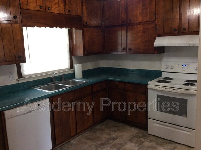 Building Photo - 1417 Pennel Dr