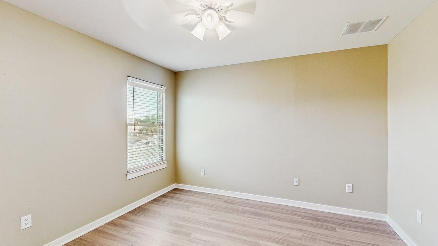 Building Photo - Beautifully updated home in a peaceful Geo...