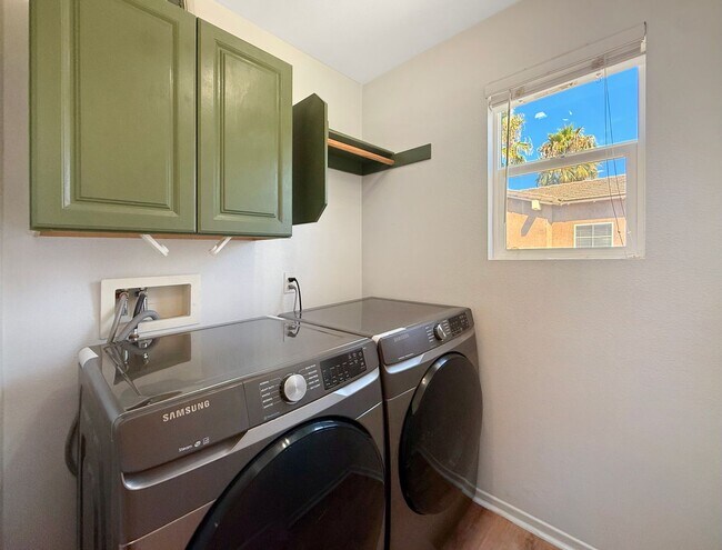 Building Photo - Spacious 4BR/2.5BA Home in Otay Ranch – Av...