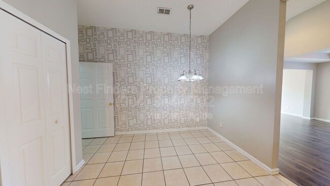 Building Photo - 2202 S Cranbrook Ave