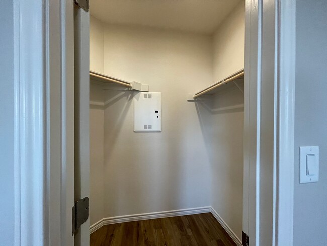 Building Photo - Townhome for rent