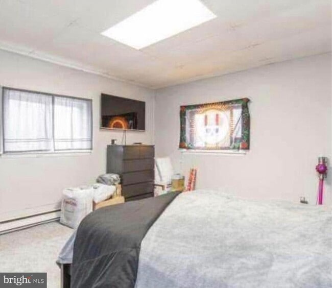 Building Photo - 59 N Sycamore Ave