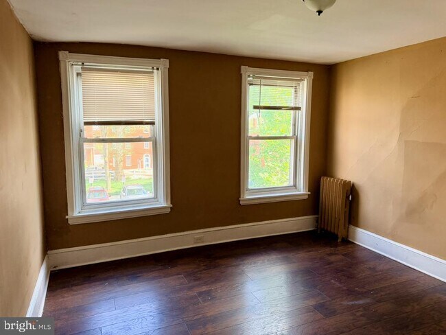 Building Photo - 400 W 3rd St