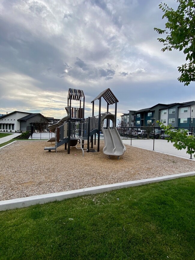 Building Photo - 428 W 40 S
