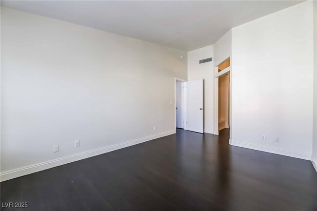 Building Photo - 6833 Coral Rock Dr
