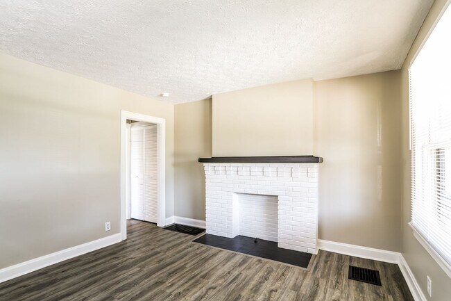 Building Photo - 732-734-734 E Deshler Ave