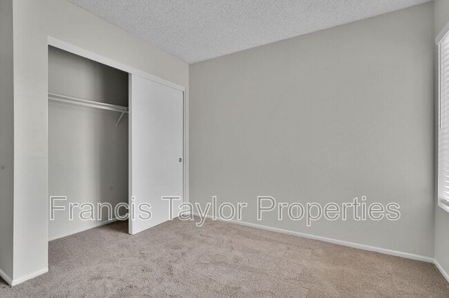 Building Photo - 929 Mulberry Dr