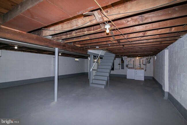 Building Photo - 1001 Armistice Dr