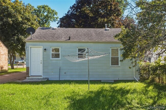 Building Photo - 2223 E Bergin Ave