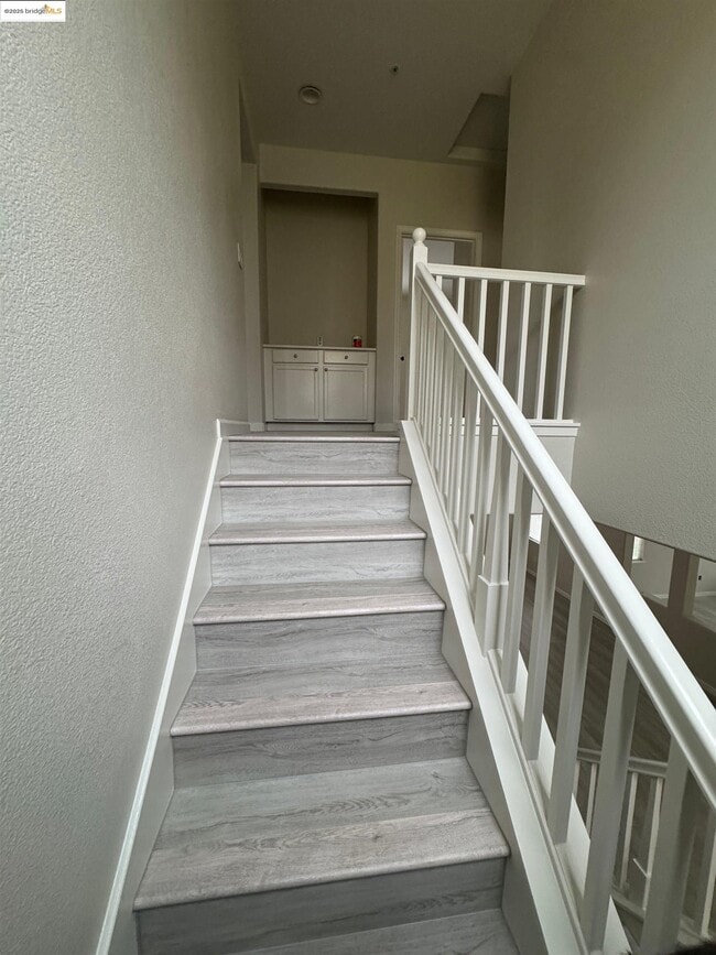 Building Photo - 68 Lexington Ct