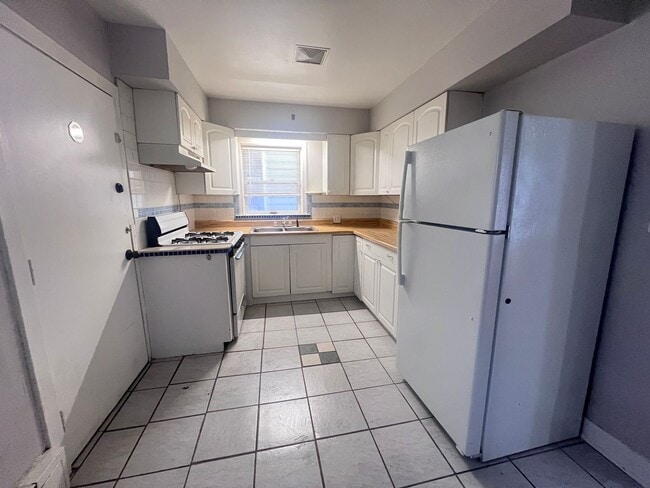 Building Photo - Heritage Hill 2 Bedroom - Heat included!