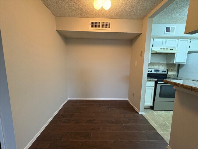 Building Photo - 10555 Turtlewood Ct