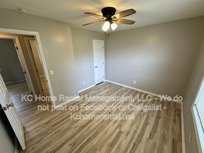 Building Photo - 5029 NE 56th Pl