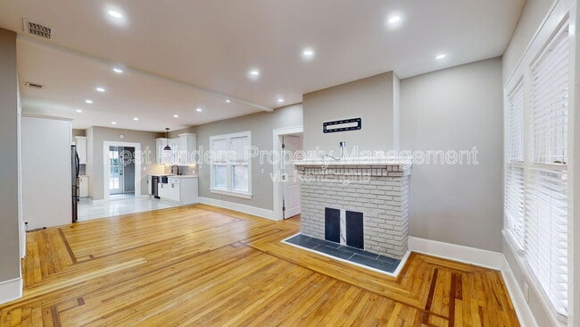 Building Photo - 3918 Herschel St