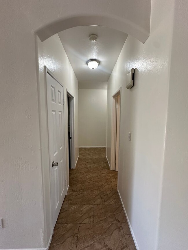 Building Photo - Charming 4-Bedroom Rental in Bakersfield, CA