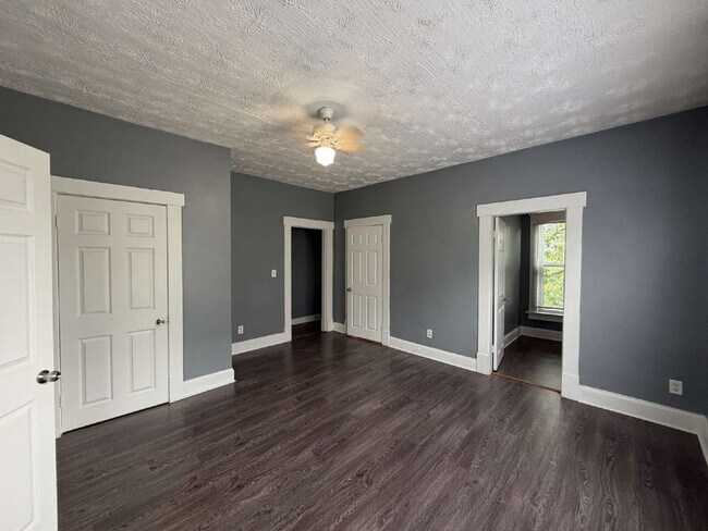 Building Photo - 2564 Deming Ave