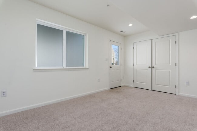 Building Photo - Beautiful 3bed, 2.5 bath in Harrisburg - Move in ready!