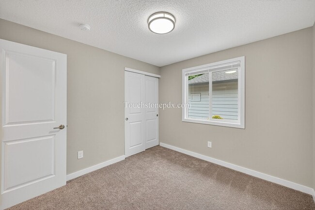 Building Photo - 119 SE Sweetbriar Ln