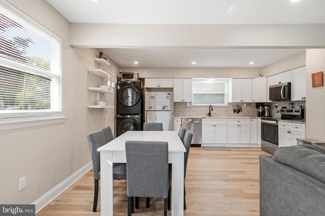 Building Photo - 114 Grandview Ave