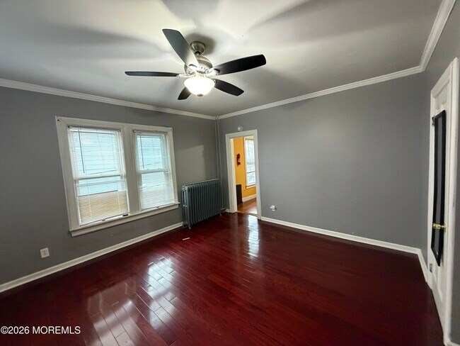 Building Photo - 406 4th Ave