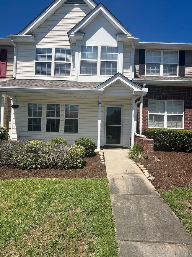 Building Photo - Charming 3 Bedroom, 2.5 Bath Townhome in Heart of Goose Creek