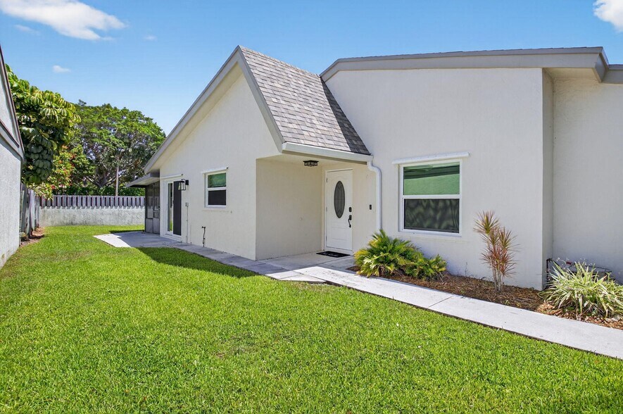 Building Photo - 45 Baytree Cir