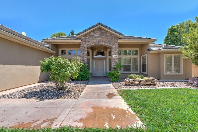 Building Photo - 3 Bedroom Plus Office in The Knolls at Little Valley