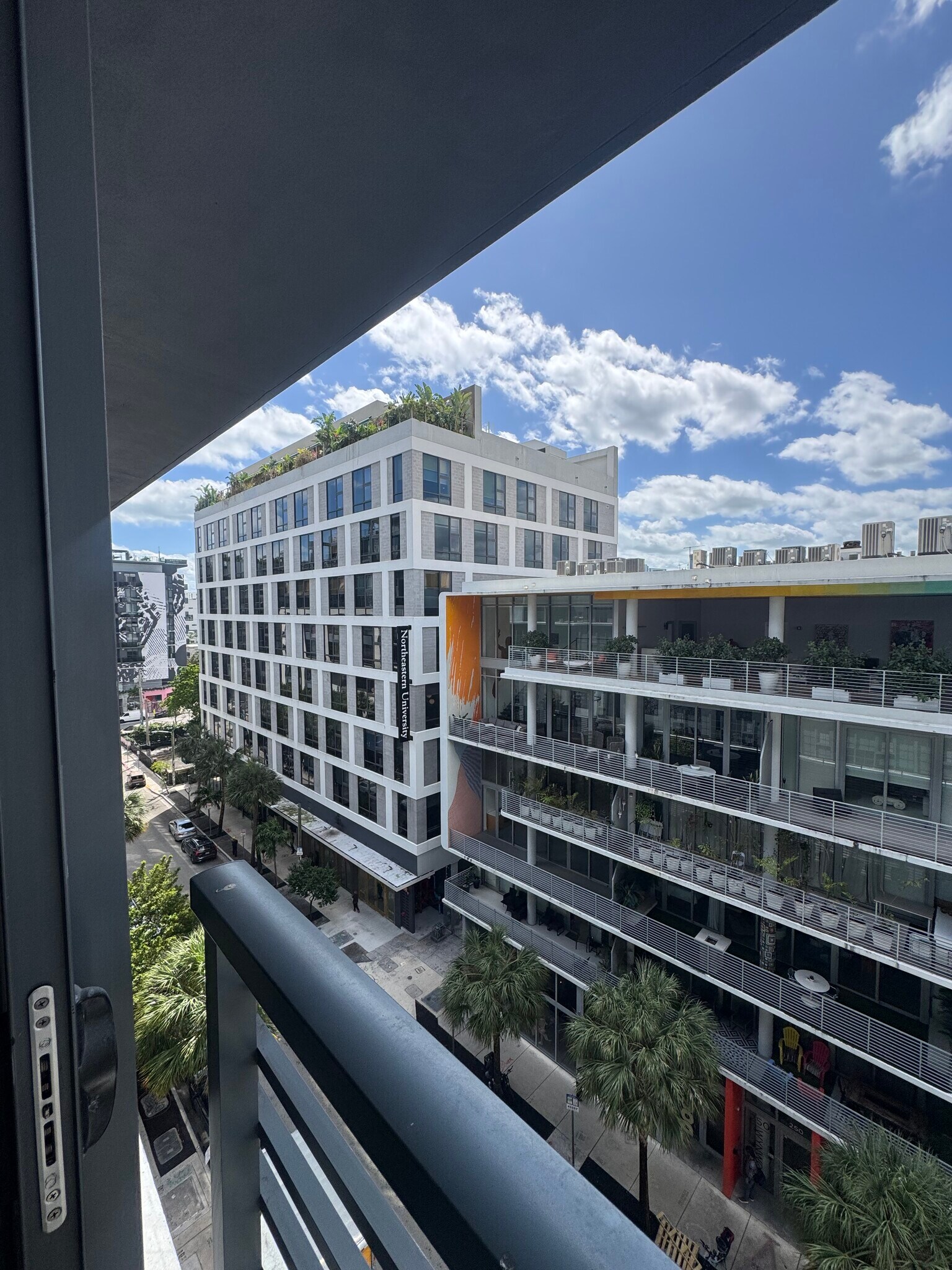 Building Photo - 420 NW 25th Ct