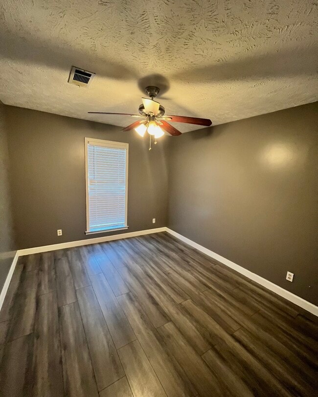 Building Photo - 6927 Bluegrass Stakes