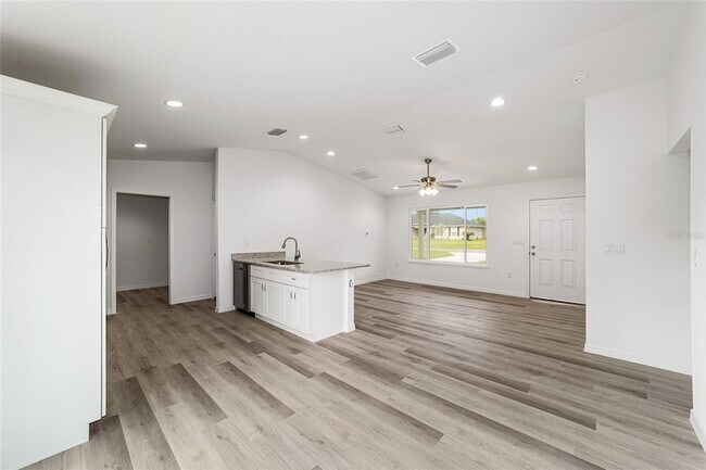 Building Photo - 691 NE 130th Ct