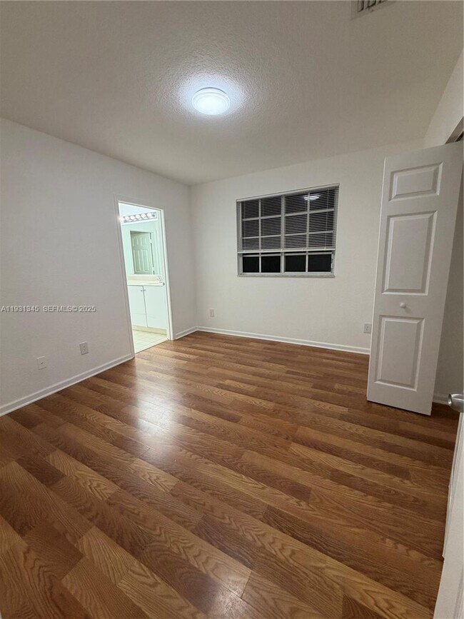 Building Photo - 1415 NW 34th Way