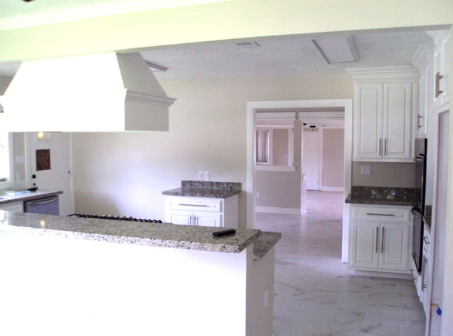 Building Photo - 2490 Harrison Ave