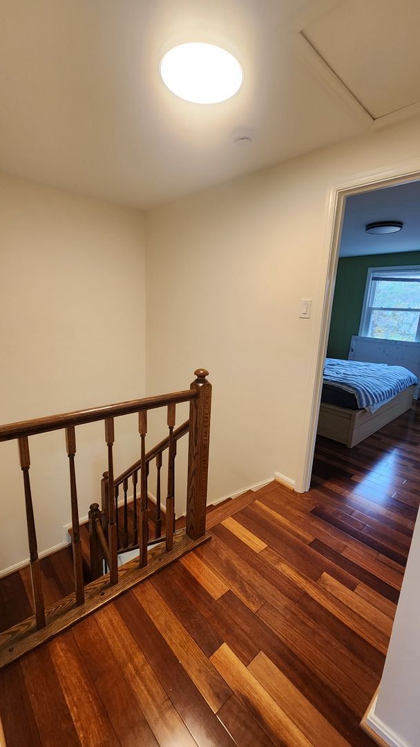 Building Photo - Beautifully Remodeled  End-Unit Townhome