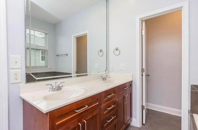 Building Photo - 5999 Brookside Oak Cir