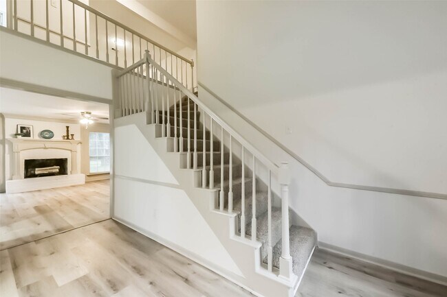 Building Photo - 4214 Brightwood Dr