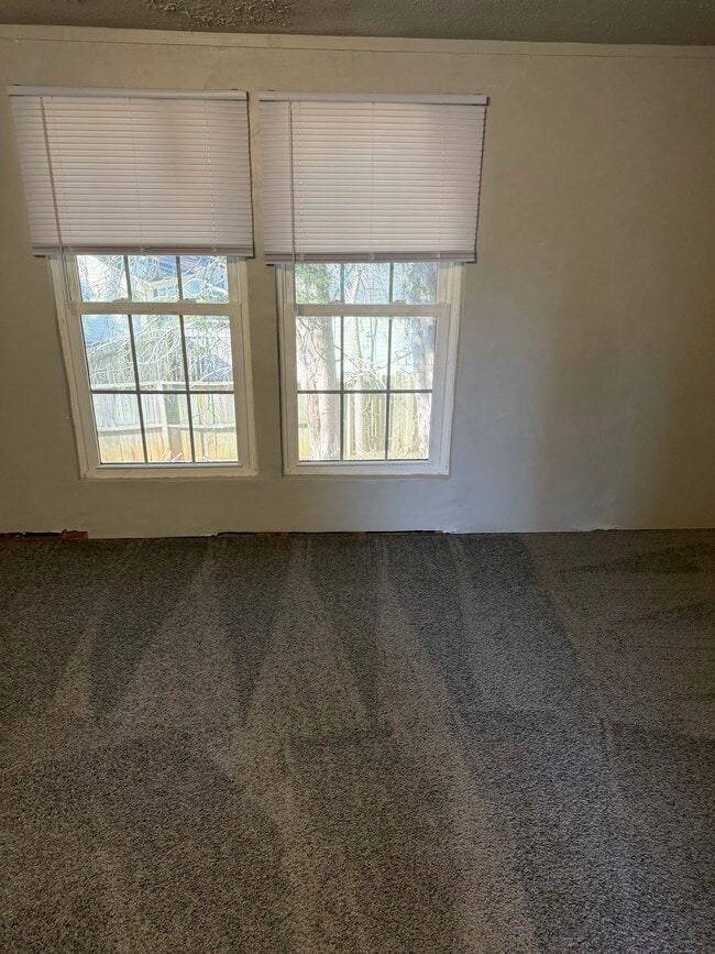 Building Photo - 10 Cedarvilla Dr