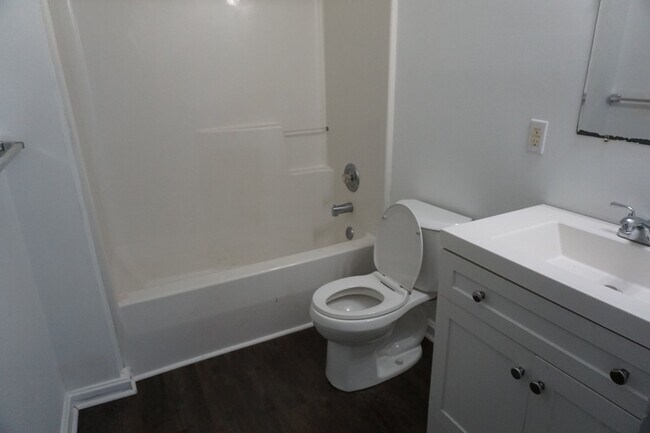 Building Photo - 2BR/1BA Apartment in Downtown Wilmington - Near Brooklyn Arts District - $1,200/Monthly - Pet Fri...