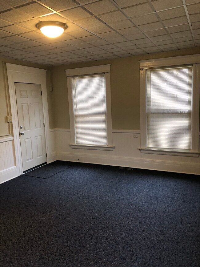 Building Photo - 171 Colonial Ct