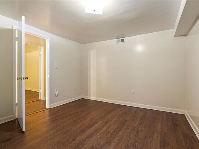 Building Photo - 65 53rd Pl SE