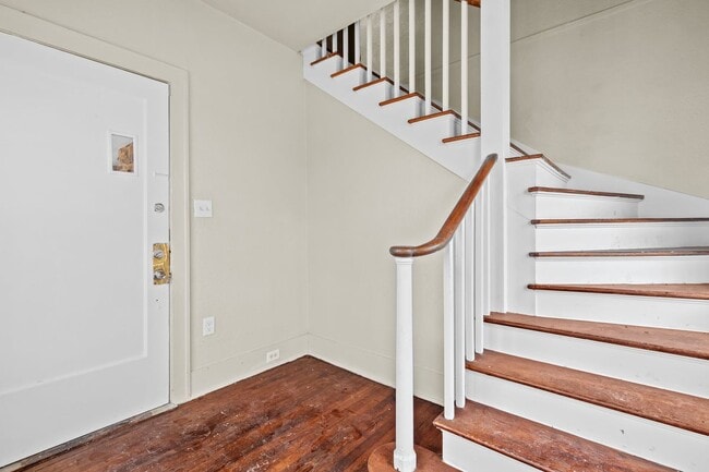 Building Photo - 1618 W Kings Hwy